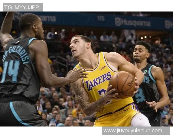 科塔半场表现惊艳7投6中收获13分11板2盖帽助球队掌控局势 科塔半场表现惊艳7投6中收获13分11板2盖帽助球队掌控局势